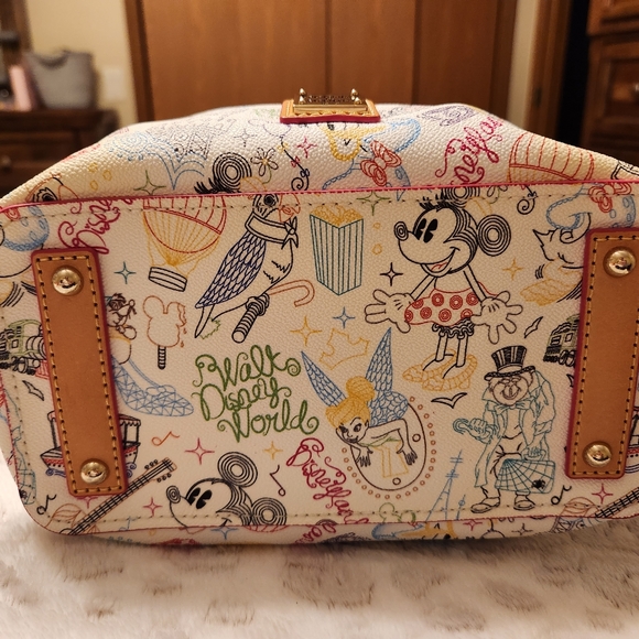 Dooney and Bourke disney walk in the park crossbody - Picture 4 of 8